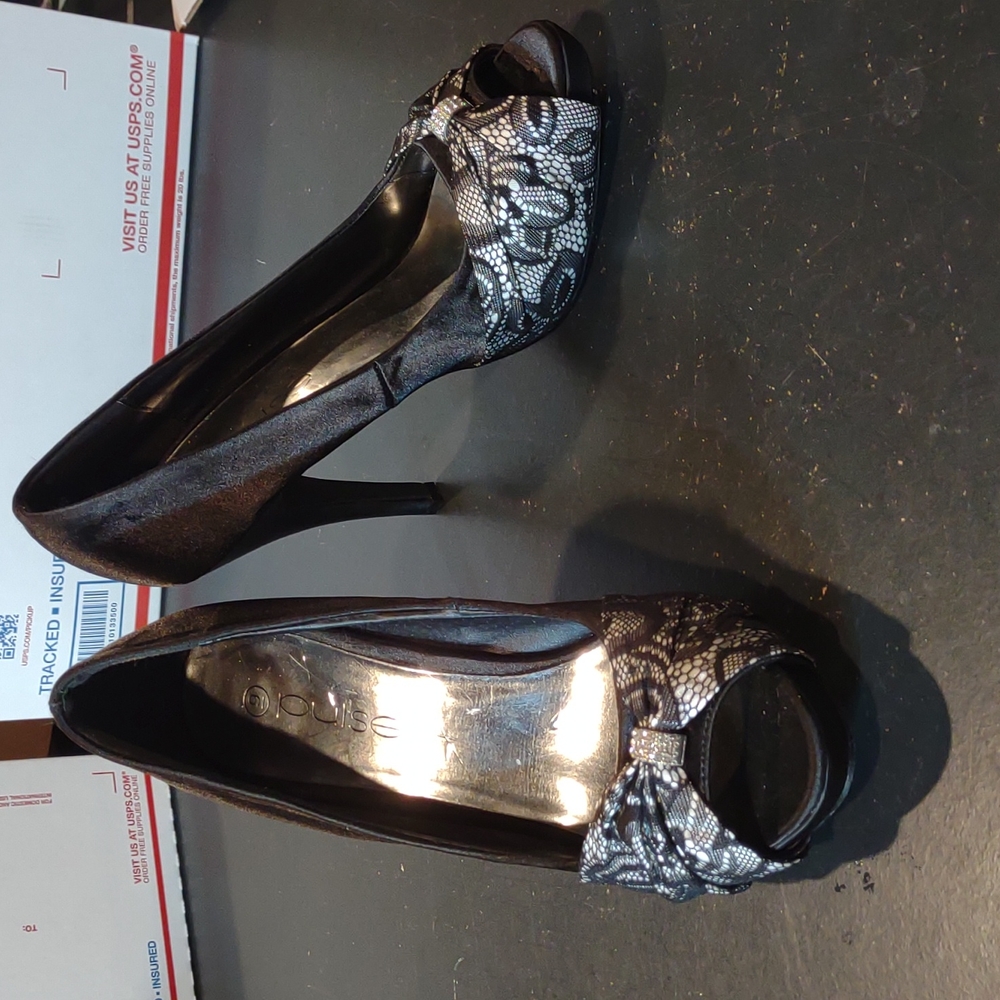 PULSE Open Toes Pumps Size 9